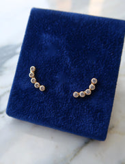 Bezel Curved Studs 14k
